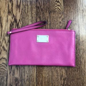 Michael kors pink wristlet